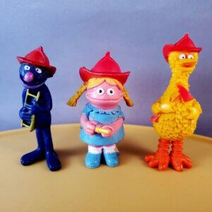 Vintage 70s Sesame Street Firefighter Pvc Figure Lot - Big Bird Grover Betty Lou